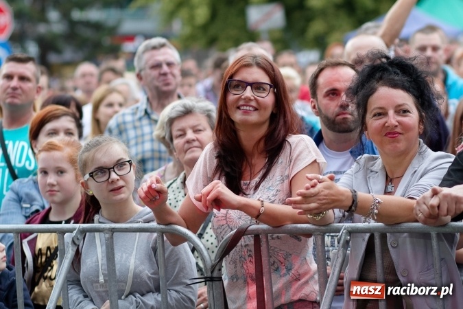 Zdjęcie w galerii na portalu naszraciborz.pl: BRACIA i gościnnie Krzysztof Cugowski na finał Dni Raciborza 2016 FOTO wiadomości z regionu