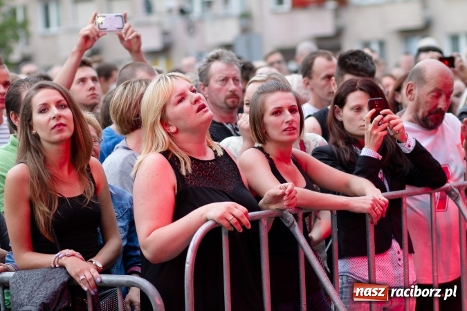 Zdjęcie w galerii na portalu naszraciborz.pl: BRACIA i gościnnie Krzysztof Cugowski na finał Dni Raciborza 2016 FOTO wiadomości z regionu