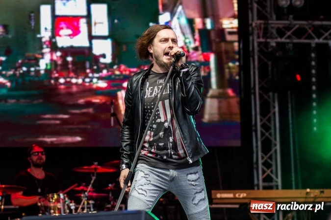 Zdjęcie w galerii na portalu naszraciborz.pl: BRACIA i gościnnie Krzysztof Cugowski na finał Dni Raciborza 2016 FOTO wiadomości z regionu