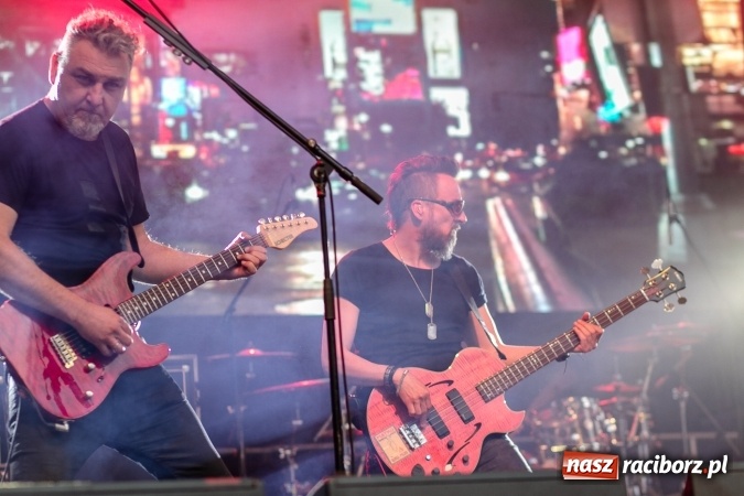 Zdjęcie w galerii na portalu naszraciborz.pl: BRACIA i gościnnie Krzysztof Cugowski na finał Dni Raciborza 2016 FOTO wiadomości z regionu