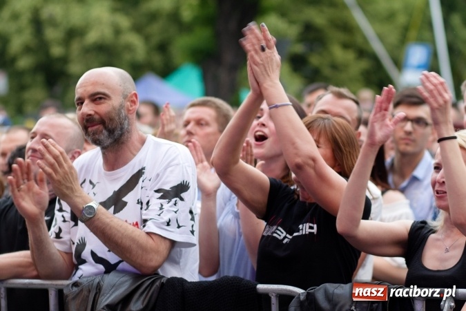 Zdjęcie w galerii na portalu naszraciborz.pl: BRACIA i gościnnie Krzysztof Cugowski na finał Dni Raciborza 2016 FOTO wiadomości z regionu