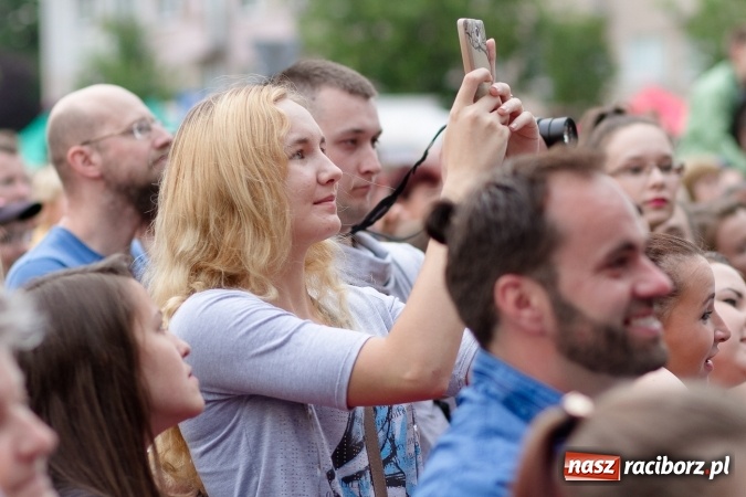Zdjęcie w galerii na portalu naszraciborz.pl: BRACIA i gościnnie Krzysztof Cugowski na finał Dni Raciborza 2016 FOTO wiadomości z regionu