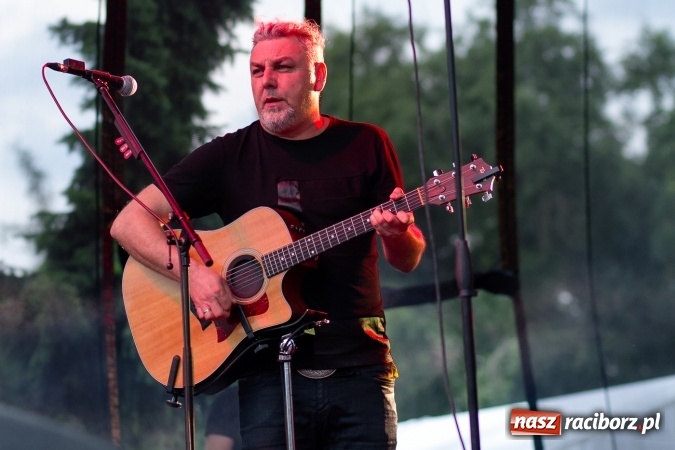 Zdjęcie w galerii na portalu naszraciborz.pl: BRACIA i gościnnie Krzysztof Cugowski na finał Dni Raciborza 2016 FOTO wiadomości z regionu