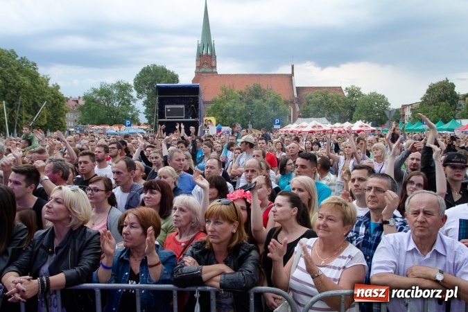 Zdjęcie w galerii na portalu naszraciborz.pl: BRACIA i gościnnie Krzysztof Cugowski na finał Dni Raciborza 2016 FOTO wiadomości z regionu