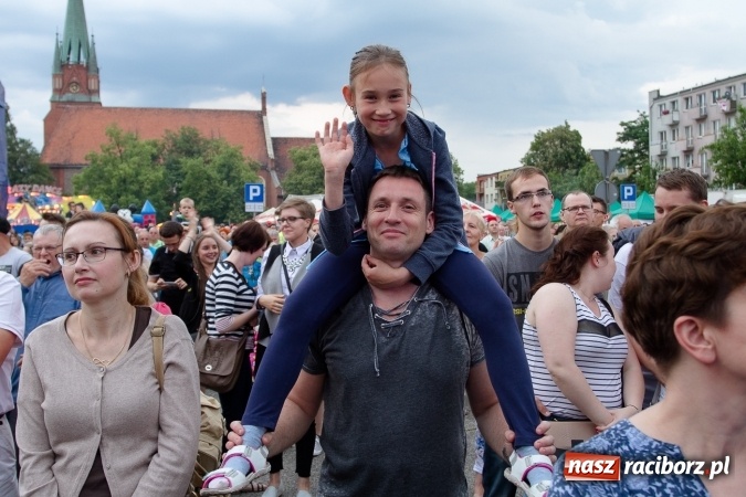 Zdjęcie w galerii na portalu naszraciborz.pl: BRACIA i gościnnie Krzysztof Cugowski na finał Dni Raciborza 2016 FOTO wiadomości z regionu