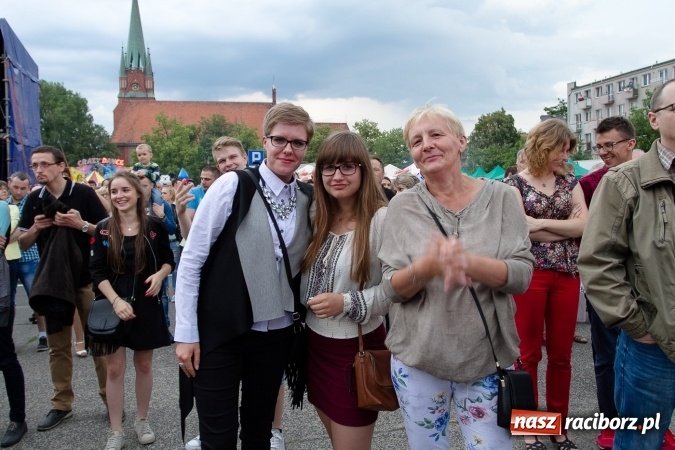 Zdjęcie w galerii na portalu naszraciborz.pl: BRACIA i gościnnie Krzysztof Cugowski na finał Dni Raciborza 2016 FOTO wiadomości z regionu