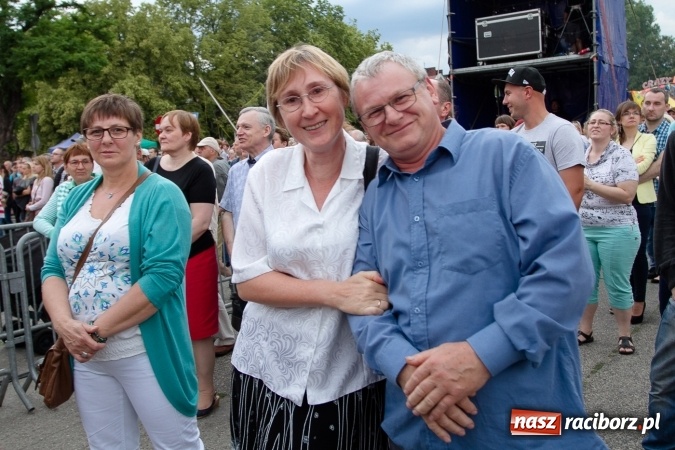 Zdjęcie w galerii na portalu naszraciborz.pl: BRACIA i gościnnie Krzysztof Cugowski na finał Dni Raciborza 2016 FOTO wiadomości z regionu