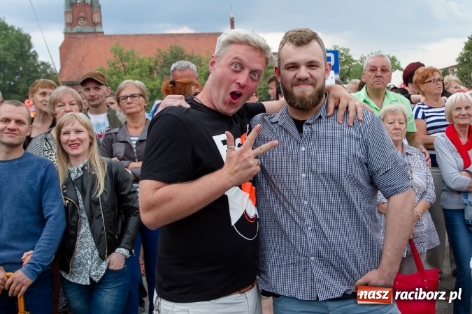Zdjęcie w galerii na portalu naszraciborz.pl: BRACIA i gościnnie Krzysztof Cugowski na finał Dni Raciborza 2016 FOTO wiadomości z regionu