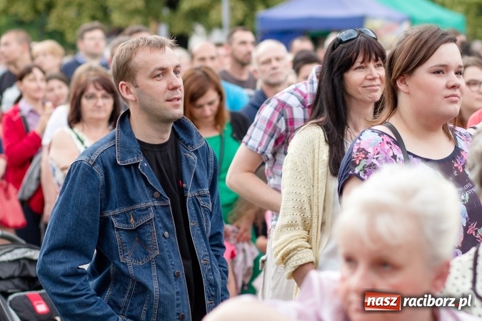 Zdjęcie w galerii na portalu naszraciborz.pl: BRACIA i gościnnie Krzysztof Cugowski na finał Dni Raciborza 2016 FOTO wiadomości z regionu