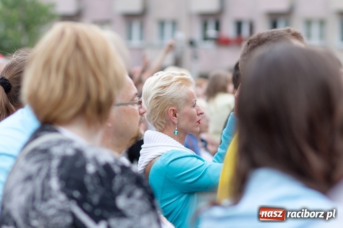 Zdjęcie w galerii na portalu naszraciborz.pl: BRACIA i gościnnie Krzysztof Cugowski na finał Dni Raciborza 2016 FOTO wiadomości z regionu