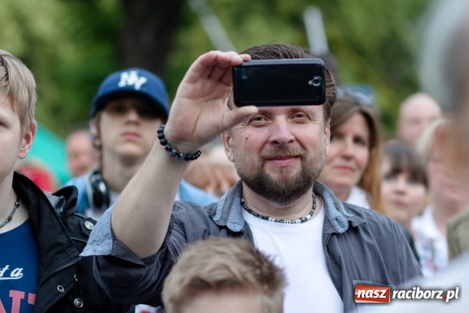 Zdjęcie w galerii na portalu naszraciborz.pl: BRACIA i gościnnie Krzysztof Cugowski na finał Dni Raciborza 2016 FOTO wiadomości z regionu