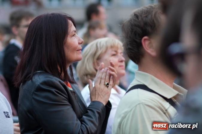 Zdjęcie w galerii na portalu naszraciborz.pl: BRACIA i gościnnie Krzysztof Cugowski na finał Dni Raciborza 2016 FOTO wiadomości z regionu