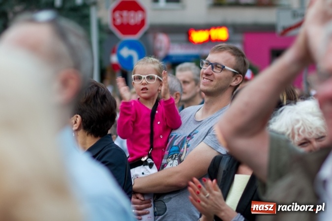 Zdjęcie w galerii na portalu naszraciborz.pl: BRACIA i gościnnie Krzysztof Cugowski na finał Dni Raciborza 2016 FOTO wiadomości z regionu
