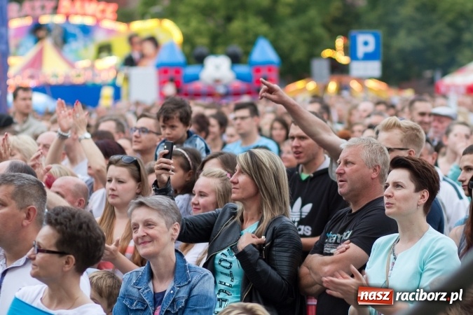Zdjęcie w galerii na portalu naszraciborz.pl: BRACIA i gościnnie Krzysztof Cugowski na finał Dni Raciborza 2016 FOTO wiadomości z regionu