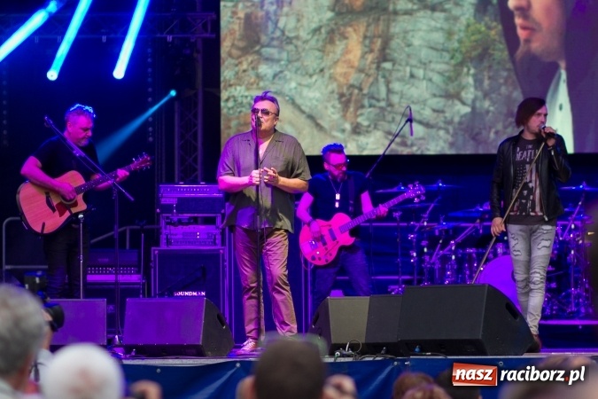 Zdjęcie w galerii na portalu naszraciborz.pl: BRACIA i gościnnie Krzysztof Cugowski na finał Dni Raciborza 2016 FOTO wiadomości z regionu