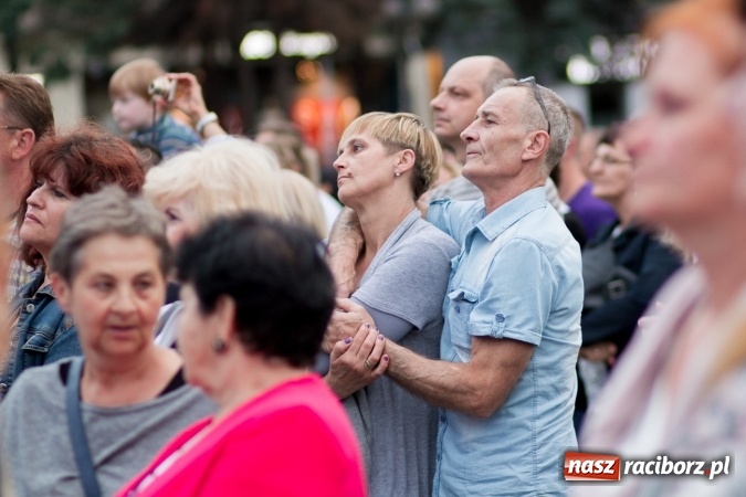 Zdjęcie w galerii na portalu naszraciborz.pl: BRACIA i gościnnie Krzysztof Cugowski na finał Dni Raciborza 2016 FOTO wiadomości z regionu