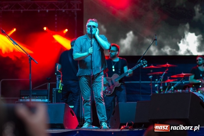 Zdjęcie w galerii na portalu naszraciborz.pl: BRACIA i gościnnie Krzysztof Cugowski na finał Dni Raciborza 2016 FOTO wiadomości z regionu