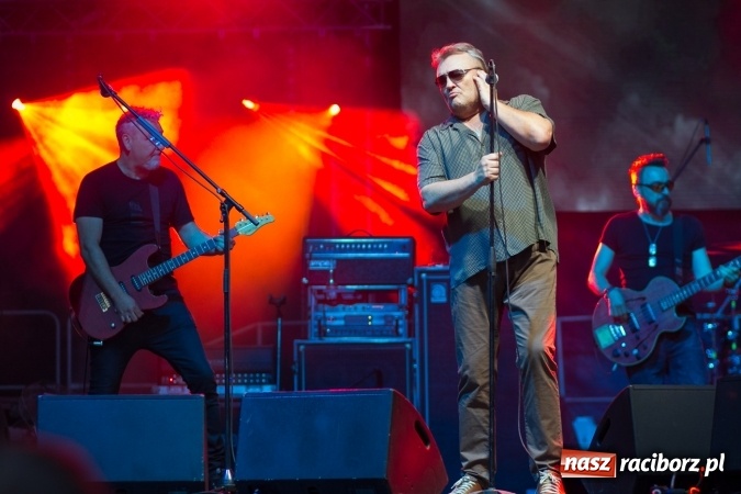 Zdjęcie w galerii na portalu naszraciborz.pl: BRACIA i gościnnie Krzysztof Cugowski na finał Dni Raciborza 2016 FOTO wiadomości z regionu