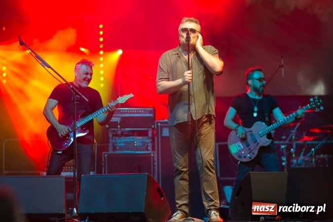 Zdjęcie w galerii na portalu naszraciborz.pl: BRACIA i gościnnie Krzysztof Cugowski na finał Dni Raciborza 2016 FOTO wiadomości z regionu