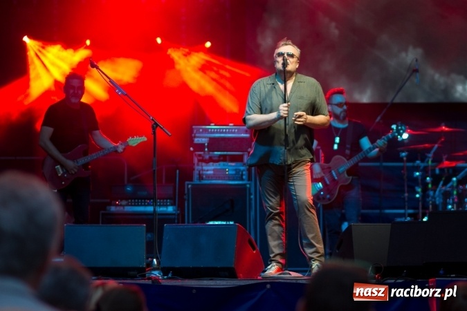 Zdjęcie w galerii na portalu naszraciborz.pl: BRACIA i gościnnie Krzysztof Cugowski na finał Dni Raciborza 2016 FOTO wiadomości z regionu