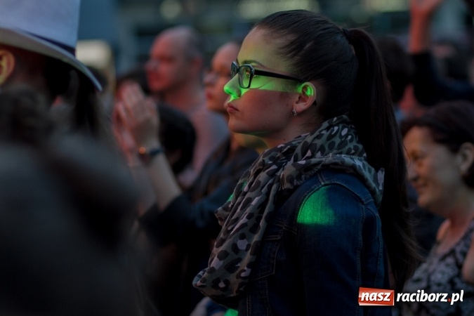 Zdjęcie w galerii na portalu naszraciborz.pl: BRACIA i gościnnie Krzysztof Cugowski na finał Dni Raciborza 2016 FOTO wiadomości z regionu