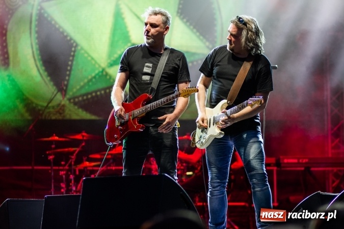 Zdjęcie w galerii na portalu naszraciborz.pl: BRACIA i gościnnie Krzysztof Cugowski na finał Dni Raciborza 2016 FOTO wiadomości z regionu