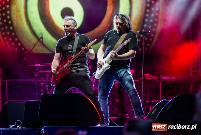 Zdjęcie w galerii na portalu naszraciborz.pl: BRACIA i gościnnie Krzysztof Cugowski na finał Dni Raciborza 2016 FOTO wiadomości z regionu