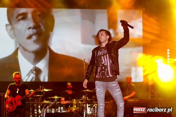 Zdjęcie w galerii na portalu naszraciborz.pl: BRACIA i gościnnie Krzysztof Cugowski na finał Dni Raciborza 2016 FOTO wiadomości z regionu