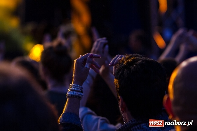 Zdjęcie w galerii na portalu naszraciborz.pl: BRACIA i gościnnie Krzysztof Cugowski na finał Dni Raciborza 2016 FOTO wiadomości z regionu