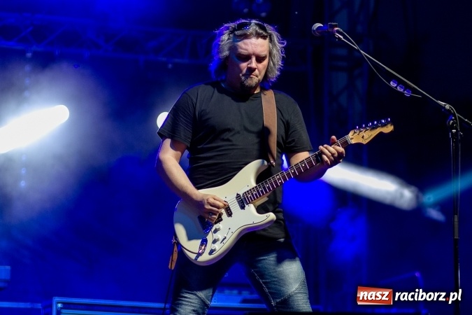 Zdjęcie w galerii na portalu naszraciborz.pl: BRACIA i gościnnie Krzysztof Cugowski na finał Dni Raciborza 2016 FOTO wiadomości z regionu