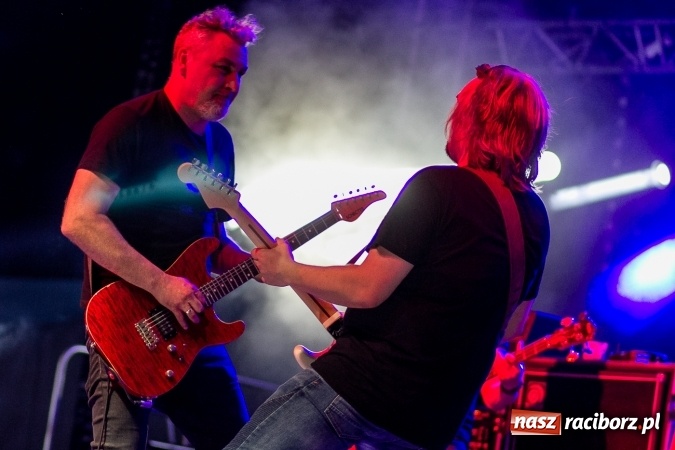 Zdjęcie w galerii na portalu naszraciborz.pl: BRACIA i gościnnie Krzysztof Cugowski na finał Dni Raciborza 2016 FOTO wiadomości z regionu