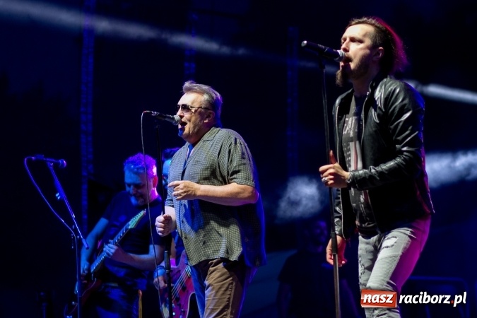Zdjęcie w galerii na portalu naszraciborz.pl: BRACIA i gościnnie Krzysztof Cugowski na finał Dni Raciborza 2016 FOTO wiadomości z regionu
