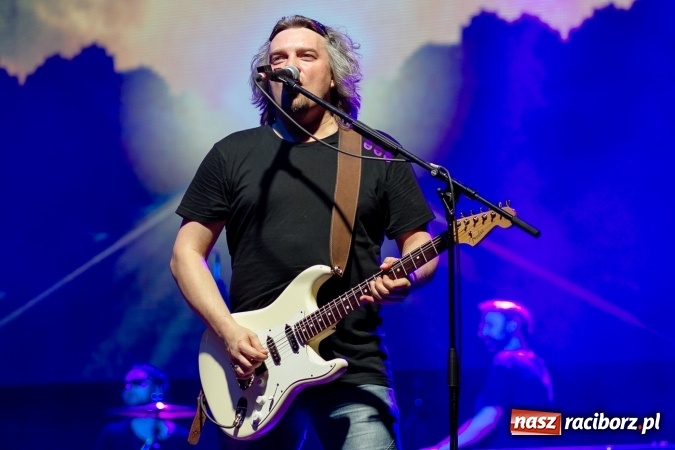 Zdjęcie w galerii na portalu naszraciborz.pl: BRACIA i gościnnie Krzysztof Cugowski na finał Dni Raciborza 2016 FOTO wiadomości z regionu