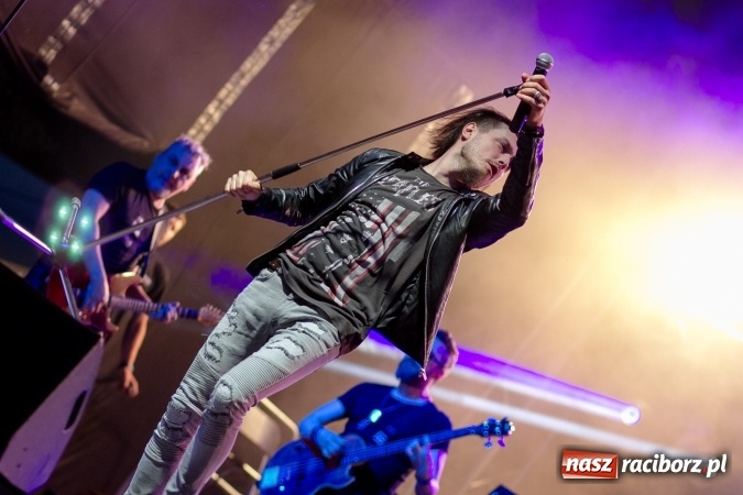 Zdjęcie w galerii na portalu naszraciborz.pl: BRACIA i gościnnie Krzysztof Cugowski na finał Dni Raciborza 2016 FOTO wiadomości z regionu