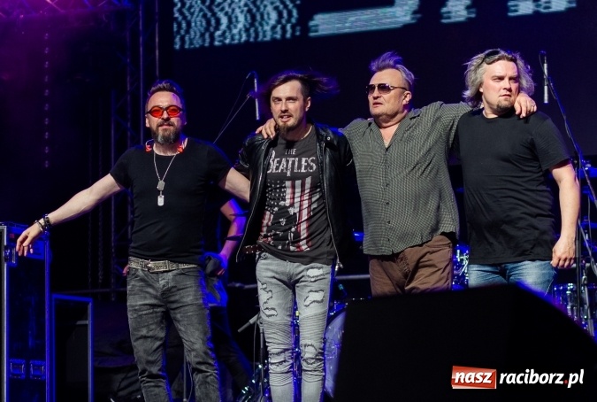 Zdjęcie w galerii na portalu naszraciborz.pl: BRACIA i gościnnie Krzysztof Cugowski na finał Dni Raciborza 2016 FOTO wiadomości z regionu