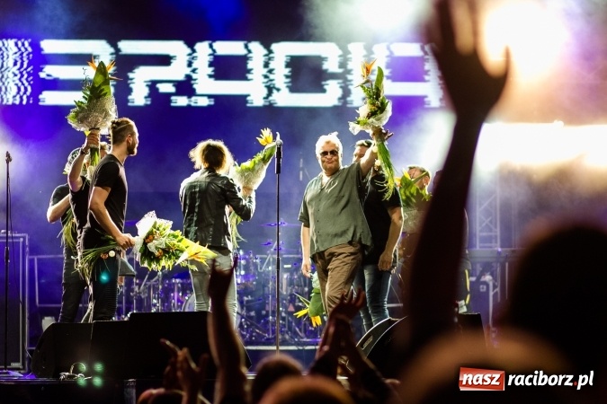 Zdjęcie w galerii na portalu naszraciborz.pl: BRACIA i gościnnie Krzysztof Cugowski na finał Dni Raciborza 2016 FOTO wiadomości z regionu