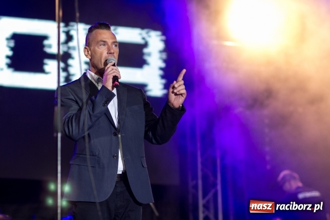 Zdjęcie w galerii na portalu naszraciborz.pl: BRACIA i gościnnie Krzysztof Cugowski na finał Dni Raciborza 2016 FOTO wiadomości z regionu