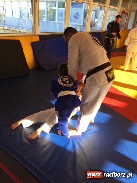 Zdjęcie w galerii na portalu naszraciborz.pl: Olimpijczyk z wizytą w klubie Łamator  wiadomości z regionu