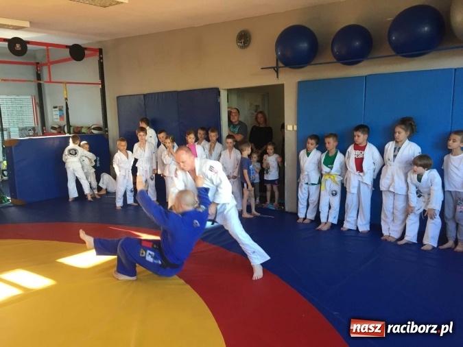 Zdjęcie w galerii na portalu naszraciborz.pl: Olimpijczyk z wizytą w klubie Łamator  wiadomości z regionu