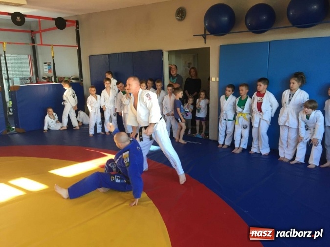 Zdjęcie w galerii na portalu naszraciborz.pl: Olimpijczyk z wizytą w klubie Łamator  wiadomości z regionu