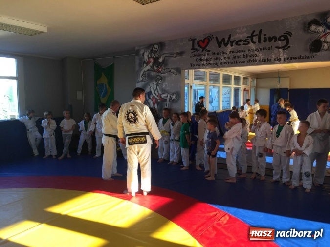 Zdjęcie w galerii na portalu naszraciborz.pl: Olimpijczyk z wizytą w klubie Łamator  wiadomości z regionu