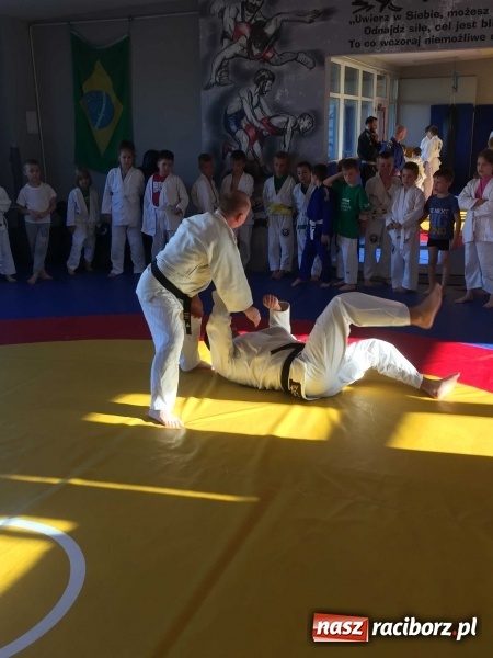 Zdjęcie w galerii na portalu naszraciborz.pl: Olimpijczyk z wizytą w klubie Łamator  wiadomości z regionu