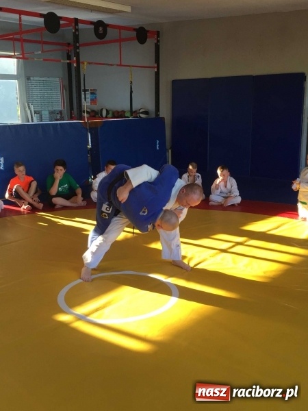 Zdjęcie w galerii na portalu naszraciborz.pl: Olimpijczyk z wizytą w klubie Łamator  wiadomości z regionu