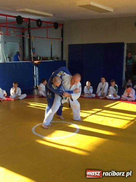 Zdjęcie w galerii na portalu naszraciborz.pl: Olimpijczyk z wizytą w klubie Łamator  wiadomości z regionu