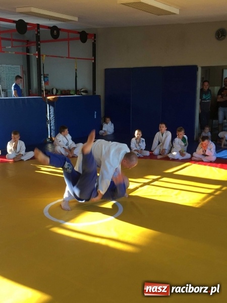 Zdjęcie w galerii na portalu naszraciborz.pl: Olimpijczyk z wizytą w klubie Łamator  wiadomości z regionu