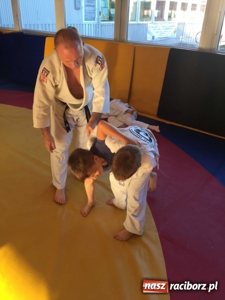 Zdjęcie w galerii na portalu naszraciborz.pl: Olimpijczyk z wizytą w klubie Łamator  wiadomości z regionu