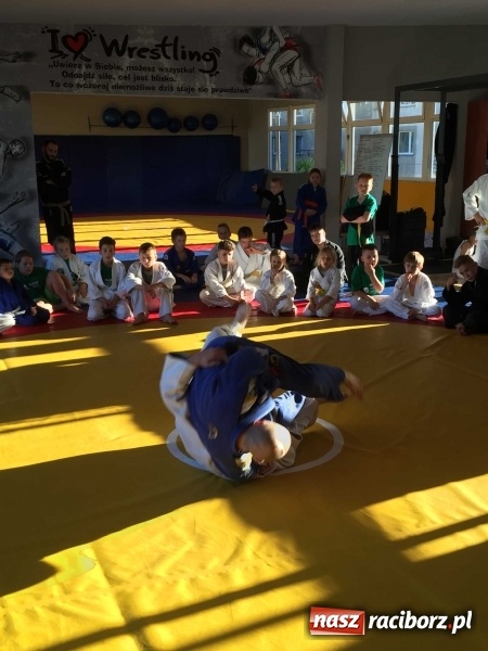 Zdjęcie w galerii na portalu naszraciborz.pl: Olimpijczyk z wizytą w klubie Łamator  wiadomości z regionu