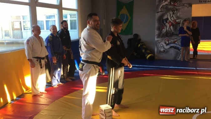 Zdjęcie w galerii na portalu naszraciborz.pl: Olimpijczyk z wizytą w klubie Łamator  wiadomości z regionu