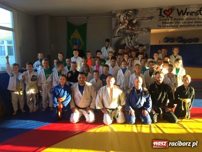 Zdjęcie w galerii na portalu naszraciborz.pl: Olimpijczyk z wizytą w klubie Łamator  wiadomości z regionu