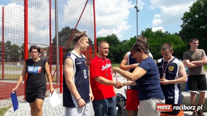 Zdjęcie w galerii na portalu naszraciborz.pl: Koszykarze I LO wicemistrzami województwa śląskiego  wiadomości z regionu